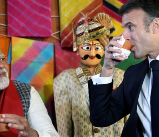 अपनी भारत यात्रा के दौरान फ्रांस के राष्ट्रपति इमैनुएल मैक्रों जयपुर गए थे. यहां उन्होंने पीएम मोदी के साथ चाय की चुस्की का लुत्फ उठाया था. (PTI Photo)